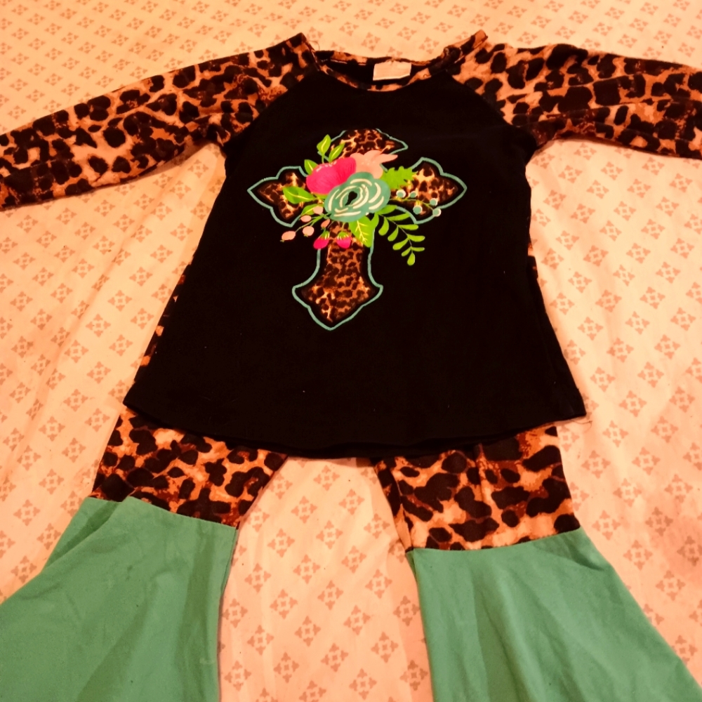 Toddler out fit 24 moss
